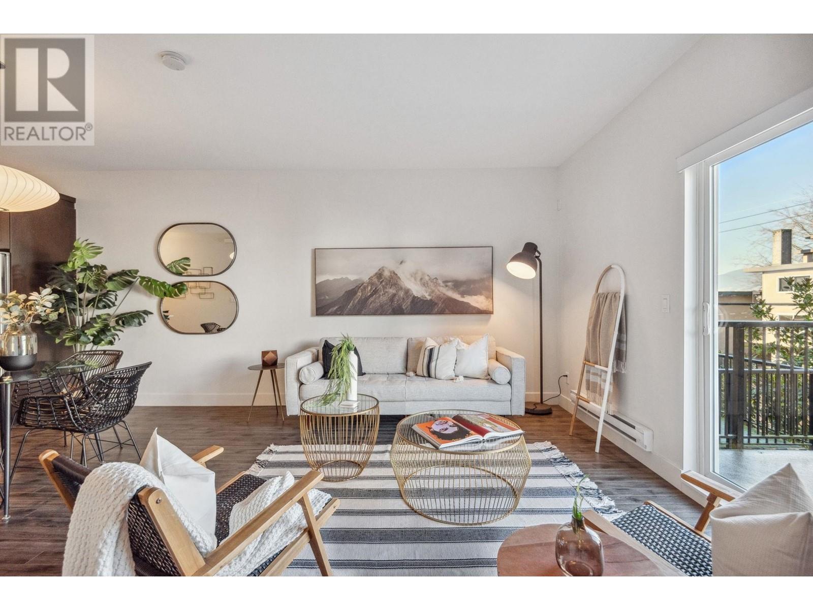 Listing Picture 2 of 21 : 211 2273 TRIUMPH STREET, Vancouver / 溫哥華 - 魯藝地產 Yvonne Lu Group - MLS Medallion Club Member