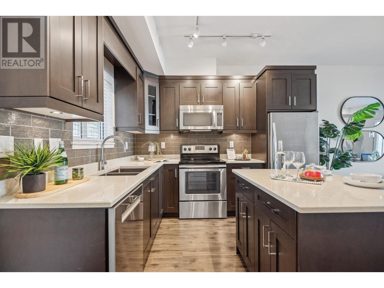 Listing Picture 4 of 21 : 211 2273 TRIUMPH STREET, Vancouver / 溫哥華 - 魯藝地產 Yvonne Lu Group - MLS Medallion Club Member