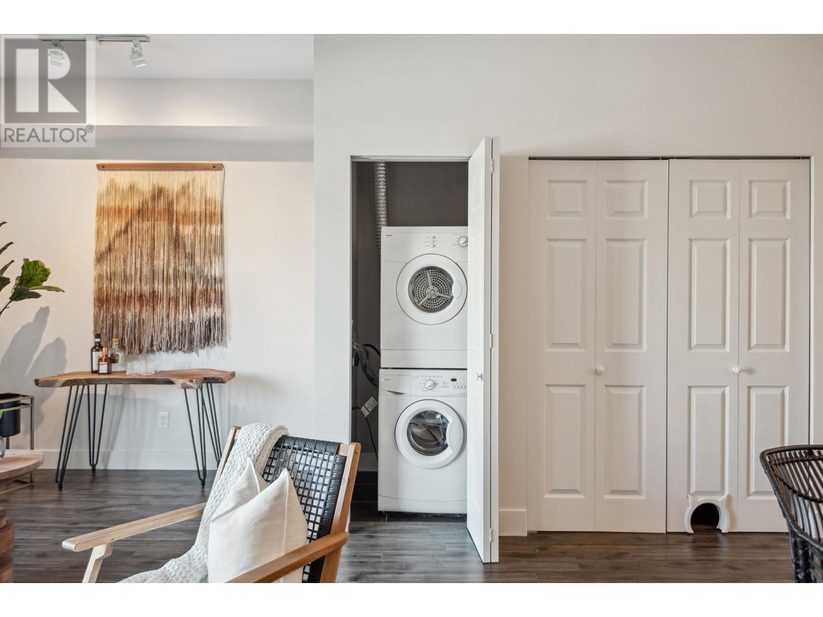 Listing Picture 9 of 21 : 211 2273 TRIUMPH STREET, Vancouver / 溫哥華 - 魯藝地產 Yvonne Lu Group - MLS Medallion Club Member