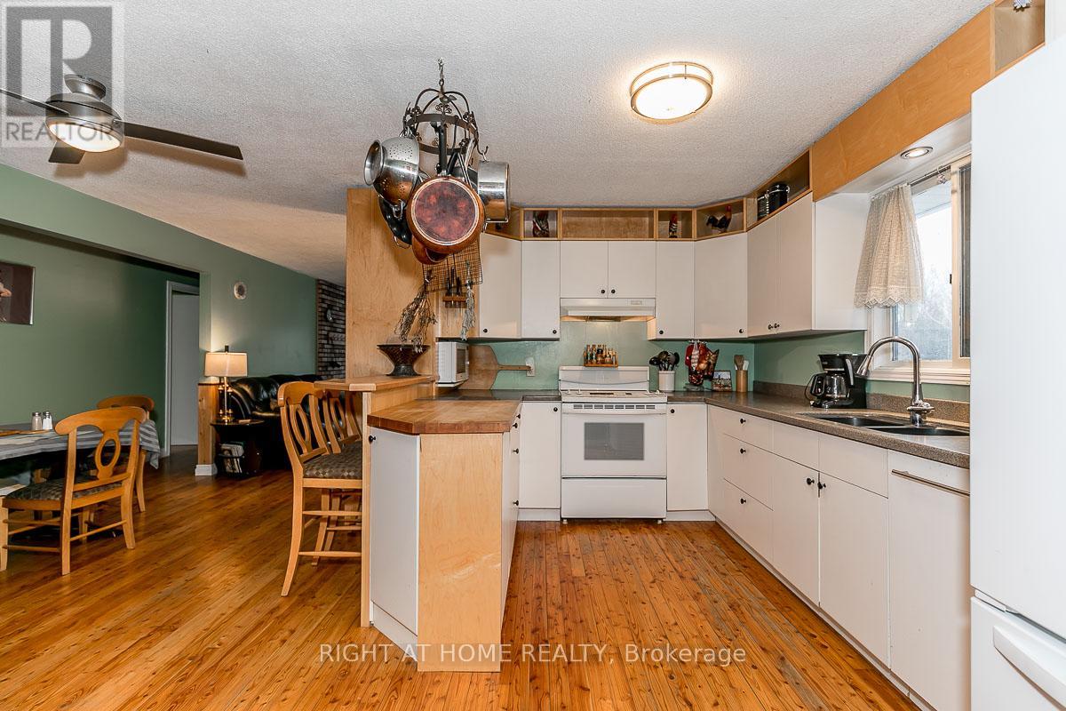 401 Ridge Road W, Oro-Medonte, Ontario  L0L 2E0 - Photo 24 - S11971521