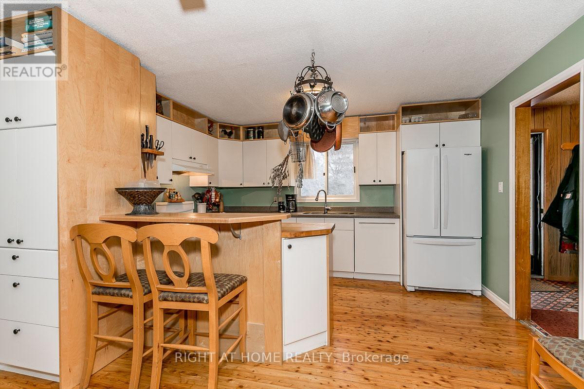 401 Ridge Road W, Oro-Medonte, Ontario  L0L 2E0 - Photo 25 - S11971521