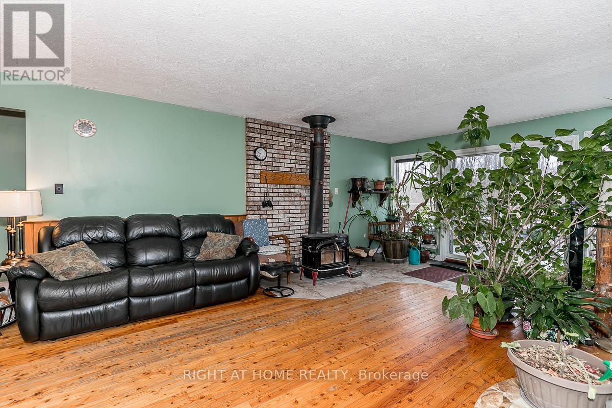 401 Ridge Road W, Oro-Medonte, Ontario  L0L 2E0 - Photo 27 - S11971521