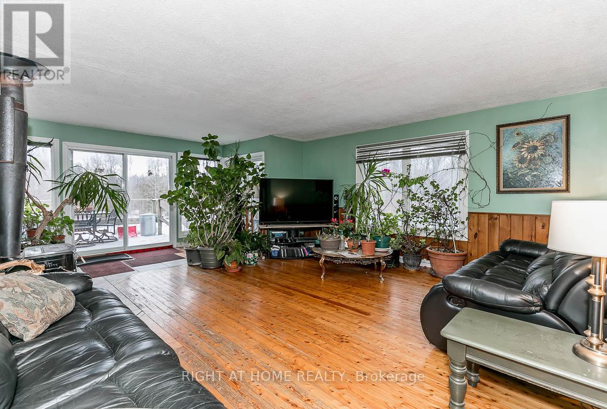 401 Ridge Road W, Oro-Medonte, Ontario  L0L 2E0 - Photo 28 - S11971521