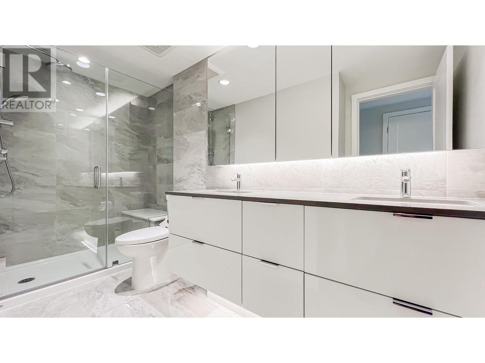 Listing Picture 12 of 27 : 416 3699 SEXSMITH ROAD, Richmond / 烈治文 - 魯藝地產 Yvonne Lu Group - MLS Medallion Club Member