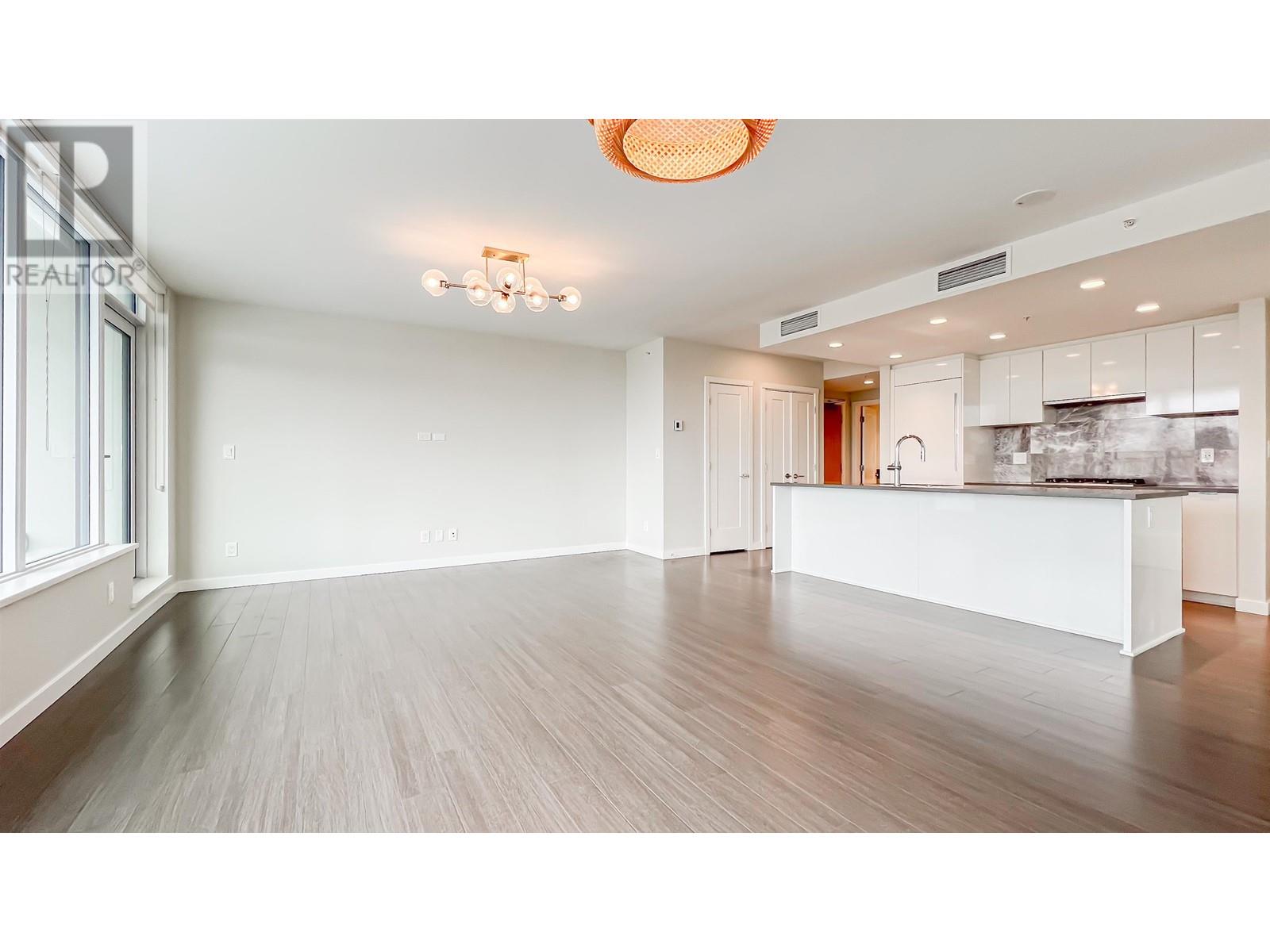 Listing Picture 11 of 27 : 416 3699 SEXSMITH ROAD, Richmond / 烈治文 - 魯藝地產 Yvonne Lu Group - MLS Medallion Club Member