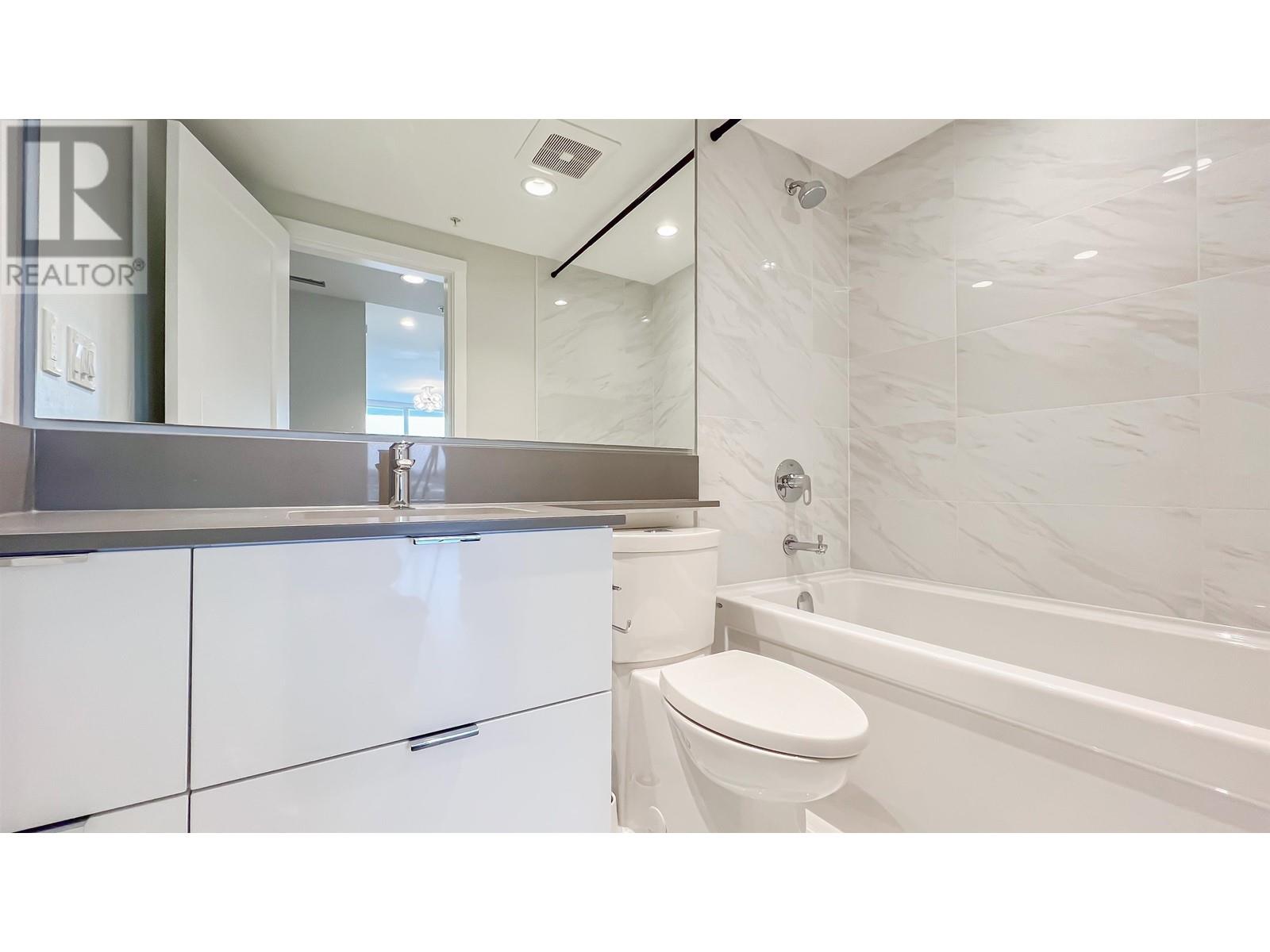 Listing Picture 22 of 27 : 416 3699 SEXSMITH ROAD, Richmond / 烈治文 - 魯藝地產 Yvonne Lu Group - MLS Medallion Club Member