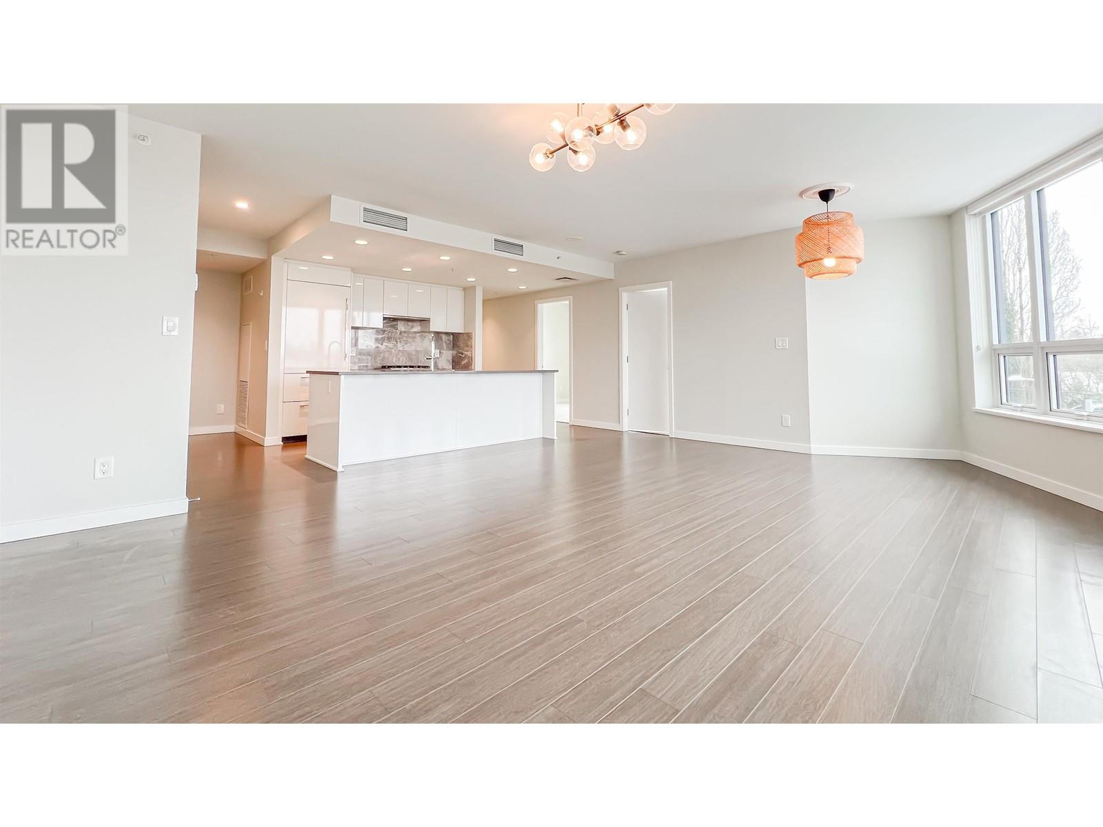 Listing Picture 9 of 27 : 416 3699 SEXSMITH ROAD, Richmond / 烈治文 - 魯藝地產 Yvonne Lu Group - MLS Medallion Club Member