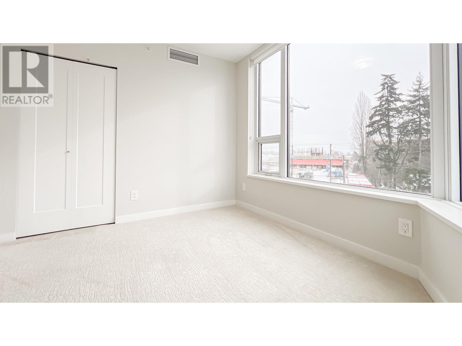 Listing Picture 13 of 27 : 416 3699 SEXSMITH ROAD, Richmond / 烈治文 - 魯藝地產 Yvonne Lu Group - MLS Medallion Club Member