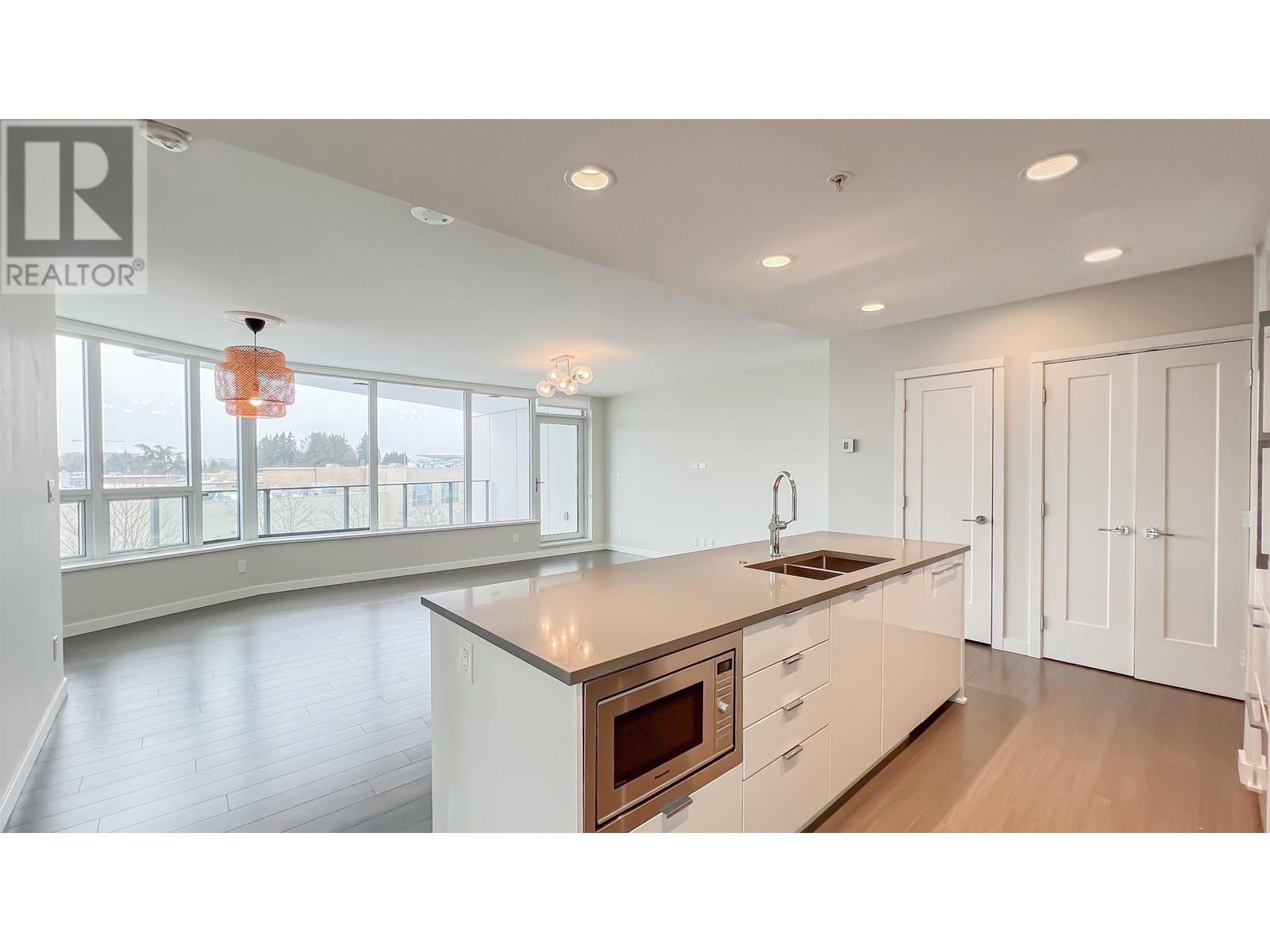 Listing Picture 7 of 27 : 416 3699 SEXSMITH ROAD, Richmond / 烈治文 - 魯藝地產 Yvonne Lu Group - MLS Medallion Club Member