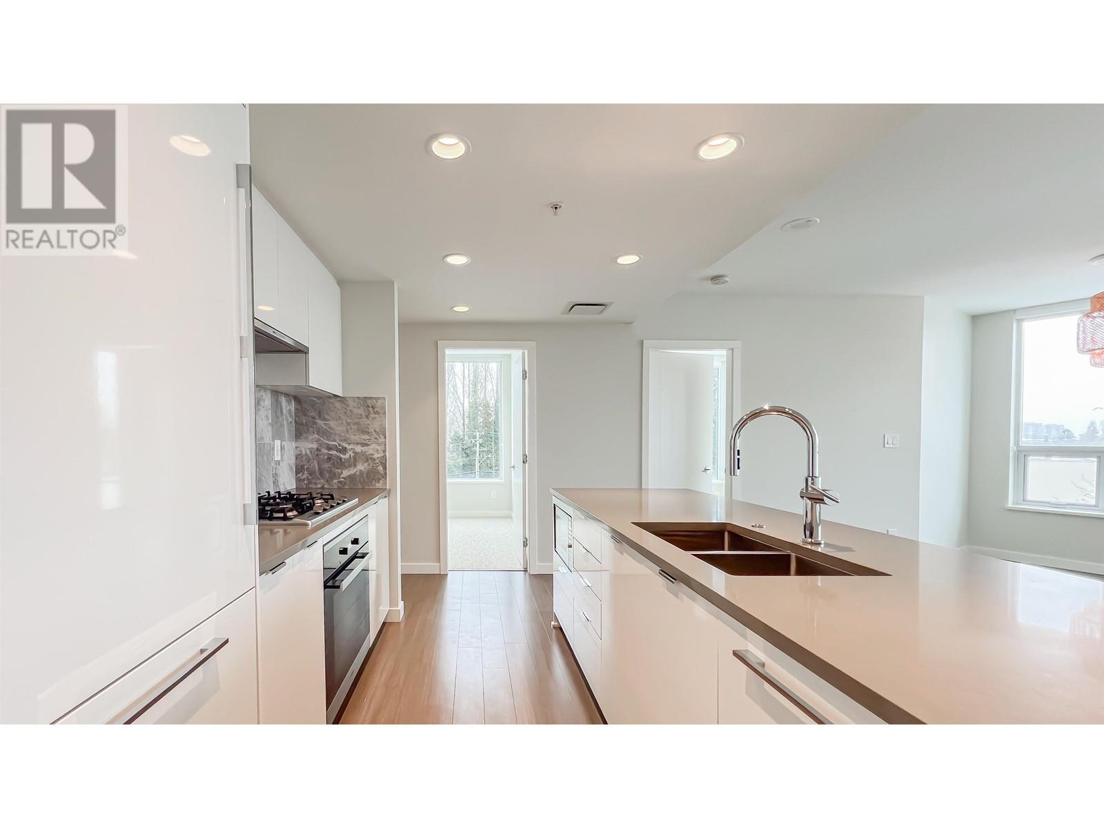 Listing Picture 6 of 27 : 416 3699 SEXSMITH ROAD, Richmond / 烈治文 - 魯藝地產 Yvonne Lu Group - MLS Medallion Club Member