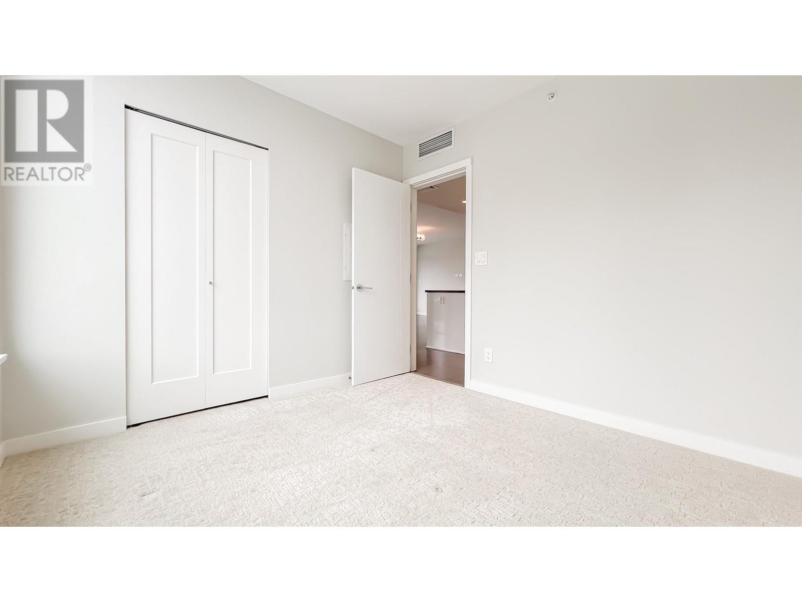 Listing Picture 16 of 27 : 416 3699 SEXSMITH ROAD, Richmond / 烈治文 - 魯藝地產 Yvonne Lu Group - MLS Medallion Club Member