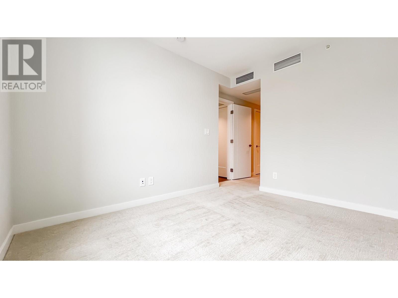 Listing Picture 20 of 27 : 416 3699 SEXSMITH ROAD, Richmond / 烈治文 - 魯藝地產 Yvonne Lu Group - MLS Medallion Club Member