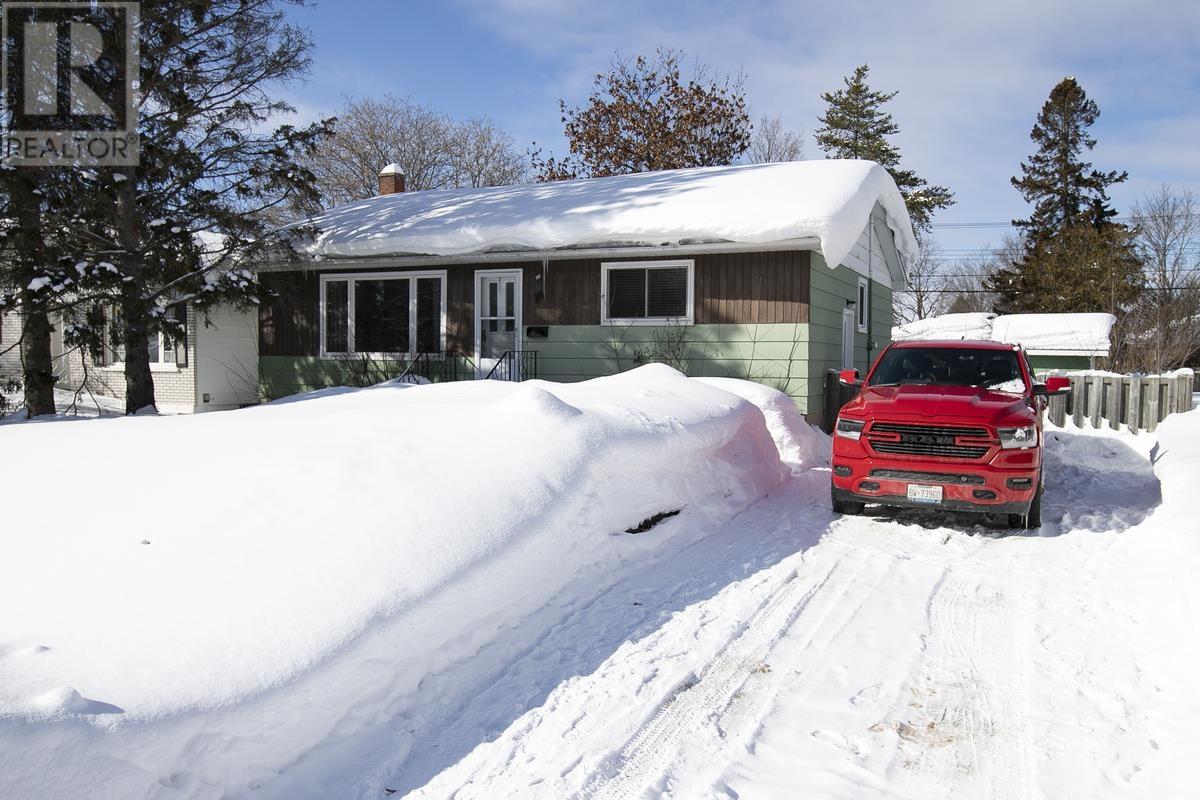 78 Ashgrove Ave, Sault Ste. Marie, Ontario  P6A 4X2 - Photo 2 - SM250283