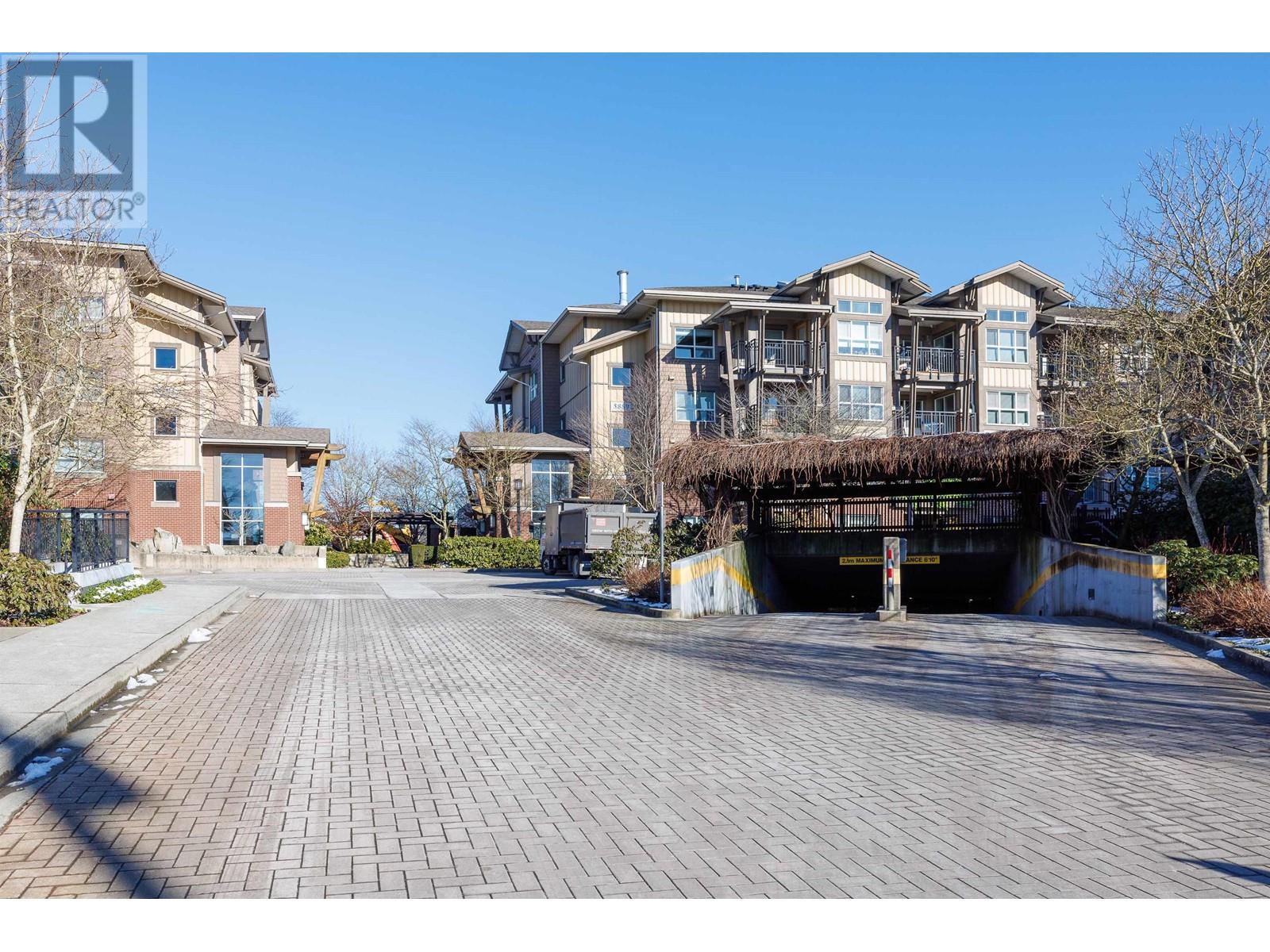 Listing Picture 18 of 26 : 15 5883 IRMIN STREET, Burnaby / 本拿比 - 魯藝地產 Yvonne Lu Group - MLS Medallion Club Member