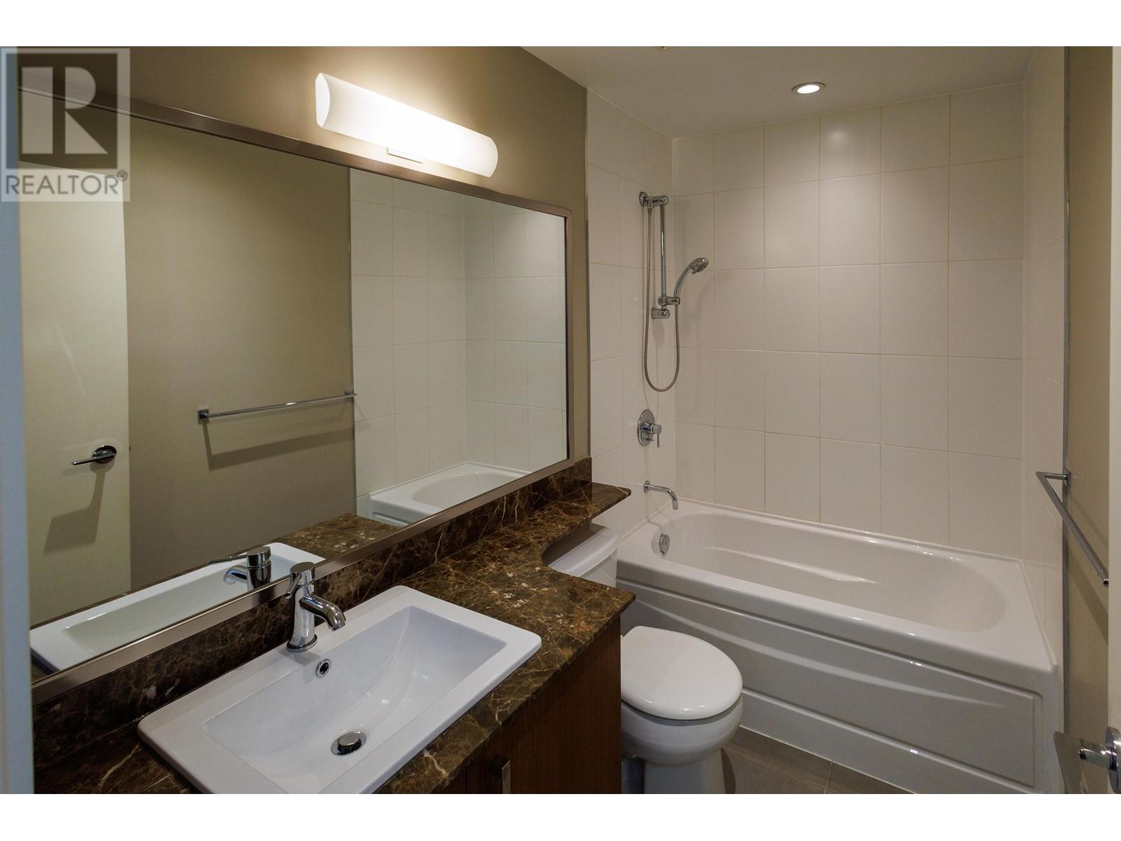 Listing Picture 10 of 26 : 15 5883 IRMIN STREET, Burnaby / 本拿比 - 魯藝地產 Yvonne Lu Group - MLS Medallion Club Member