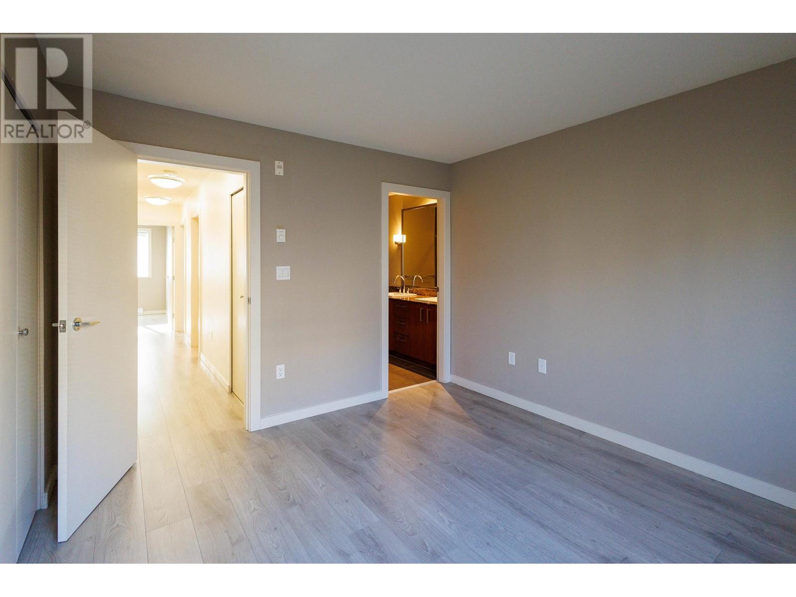 Listing Picture 11 of 26 : 15 5883 IRMIN STREET, Burnaby / 本拿比 - 魯藝地產 Yvonne Lu Group - MLS Medallion Club Member