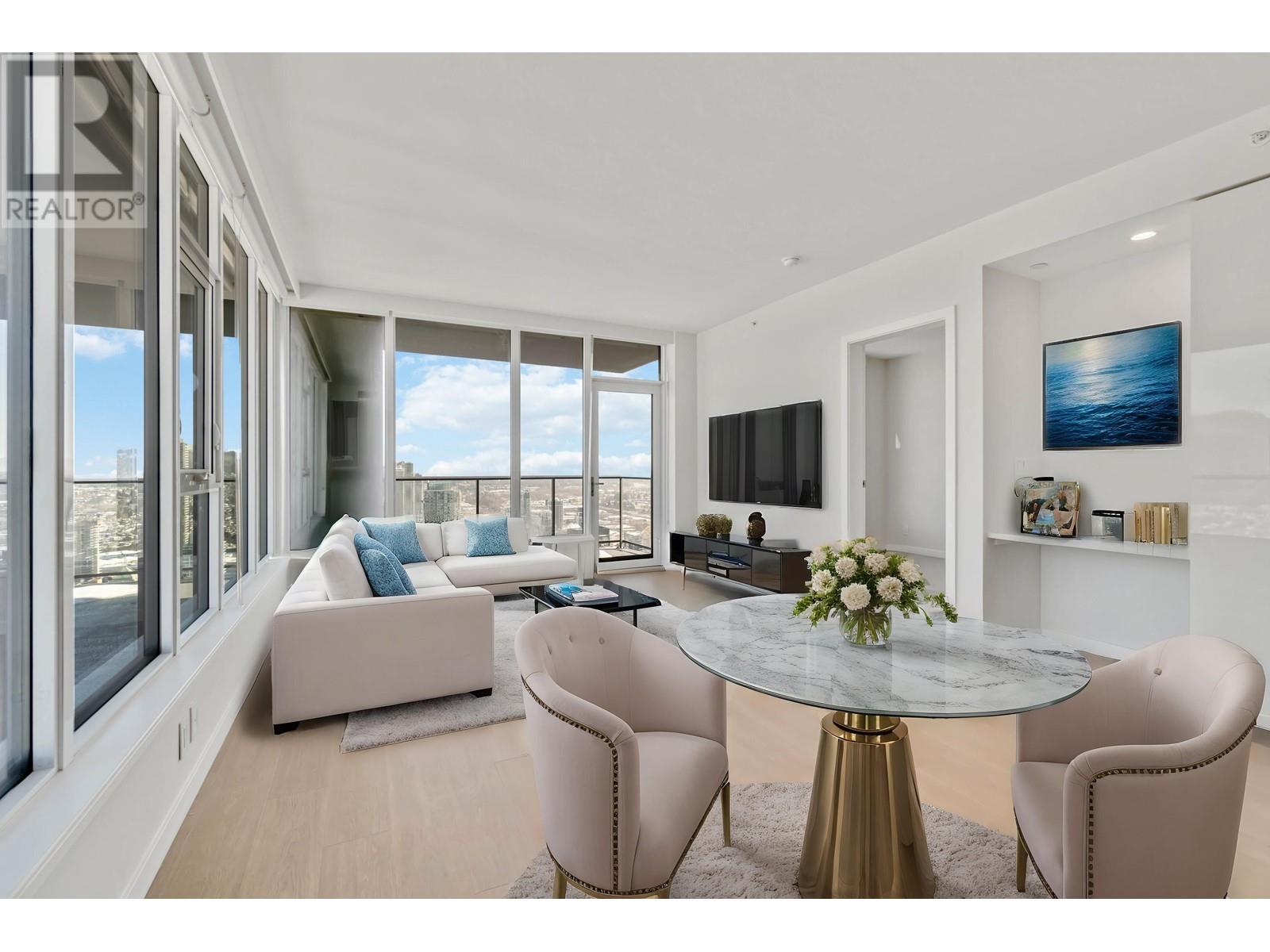 Listing Picture 2 of 39 : 5501 2108 GILMORE AVENUE, Burnaby / 本拿比 - 魯藝地產 Yvonne Lu Group - MLS Medallion Club Member
