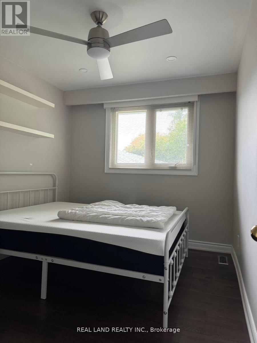 26 Greyhound Drive E, Toronto, Ontario  M2H 1K3 - Photo 2 - C11971172