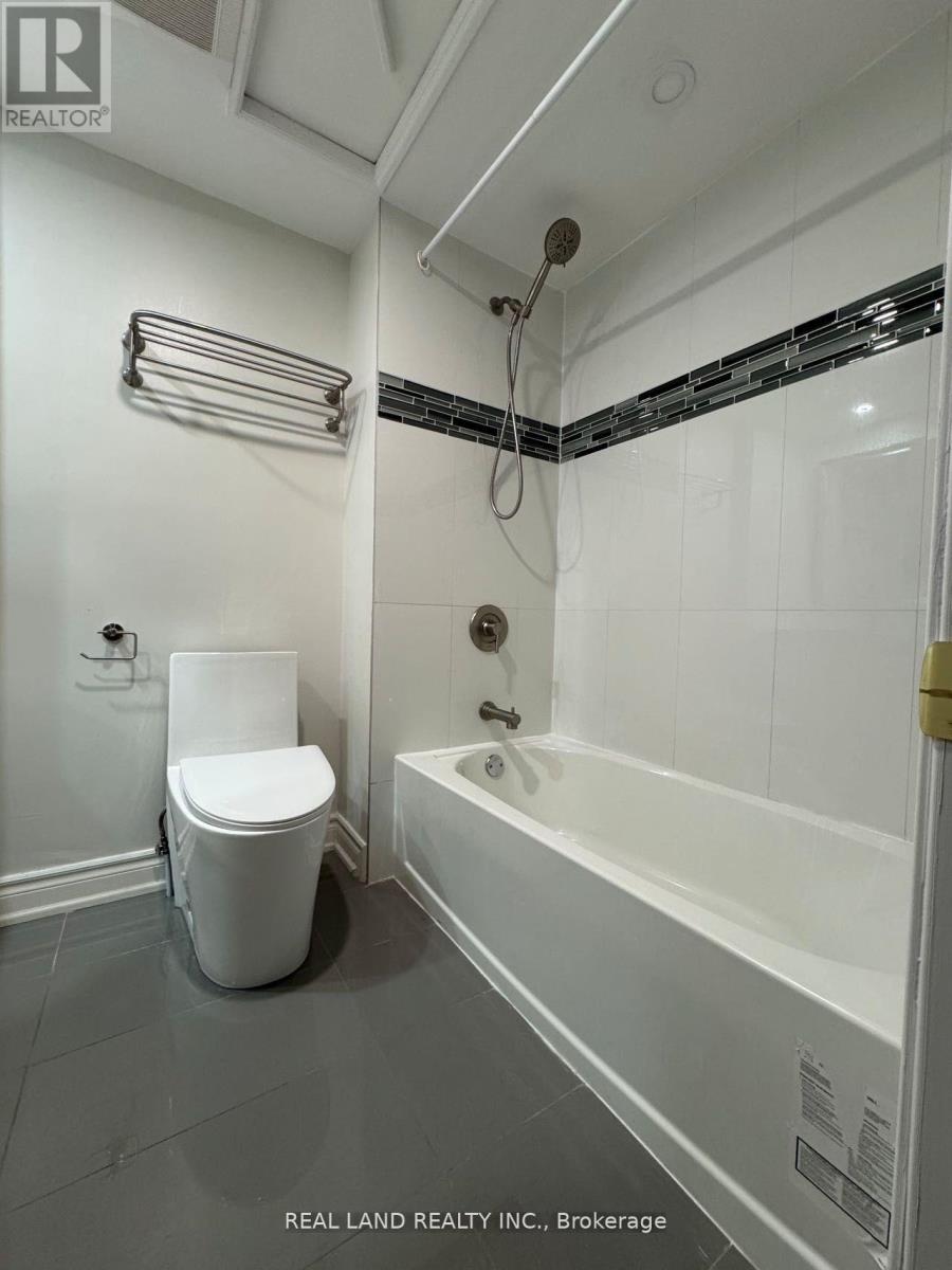 26 Greyhound Drive E, Toronto, Ontario  M2H 1K3 - Photo 4 - C11971172