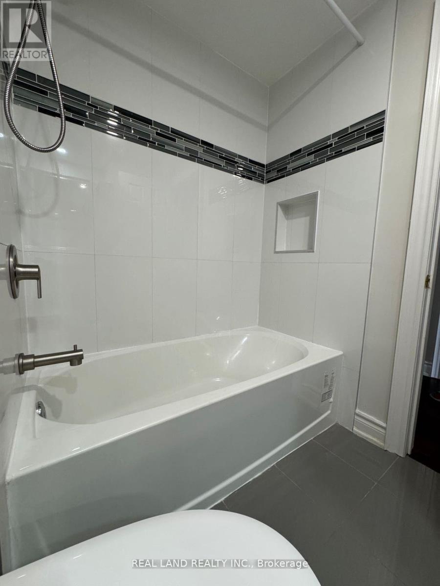 26 Greyhound Drive E, Toronto, Ontario  M2H 1K3 - Photo 7 - C11971172