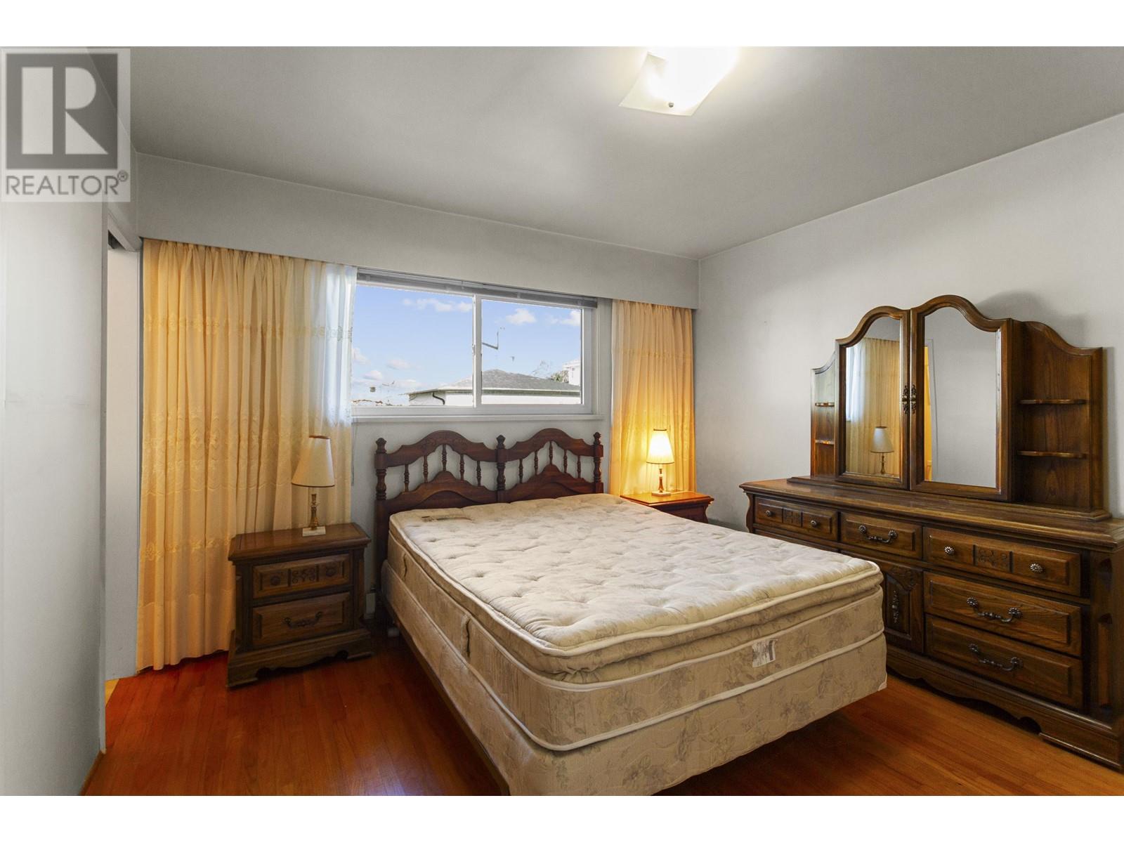 Listing Picture 16 of 30 : 6771 WINCH STREET, Burnaby / 本拿比 - 魯藝地產 Yvonne Lu Group - MLS Medallion Club Member