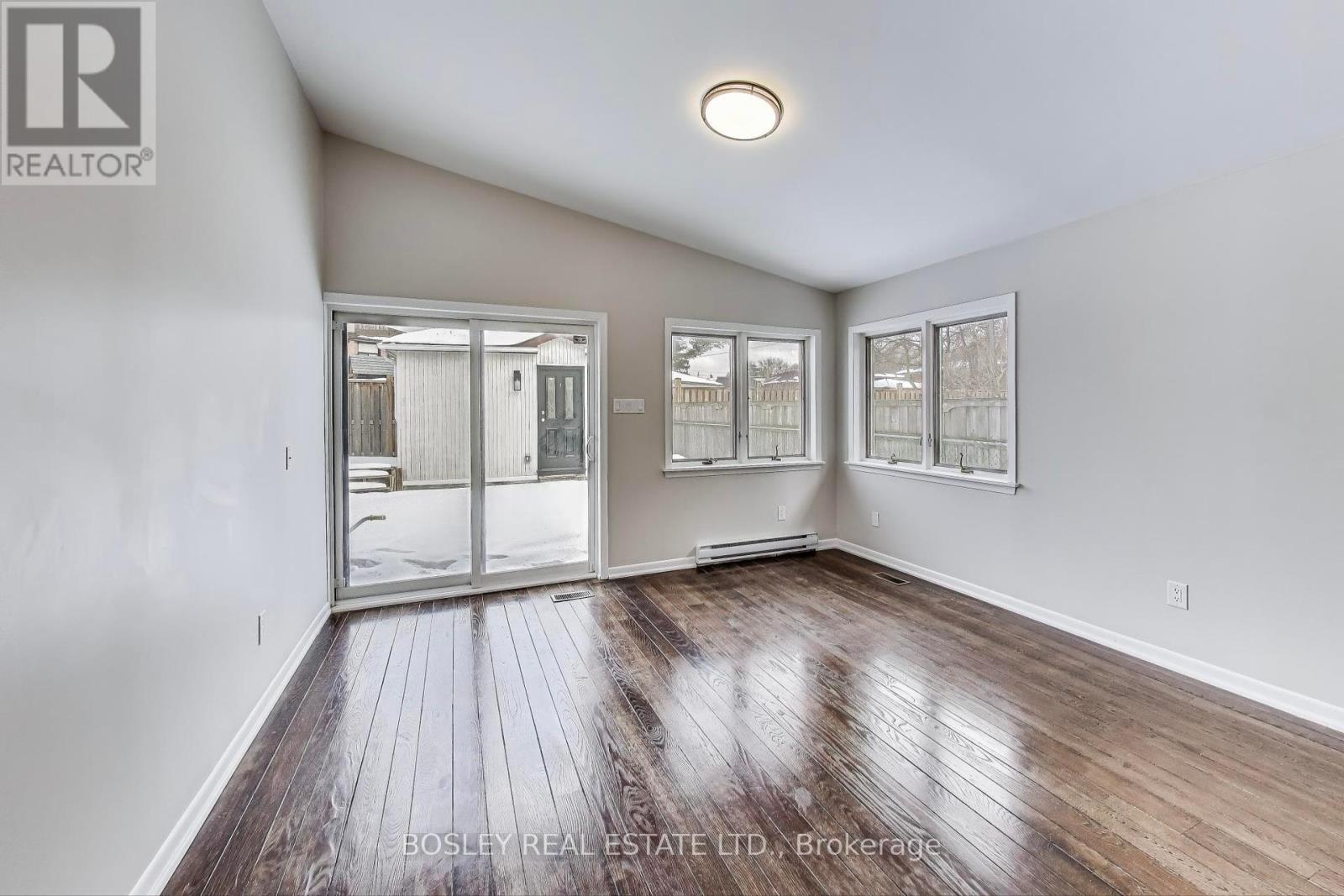 Upper - 89 Chiswick Avenue, Toronto, Ontario  M6M 4V2 - Photo 15 - W11971809