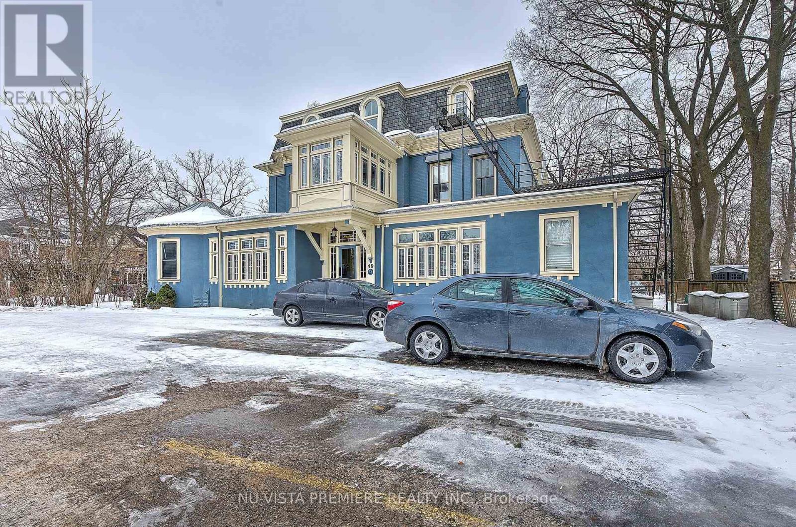 Photo 3 of 36 for 2 - 49 Ridout Street S