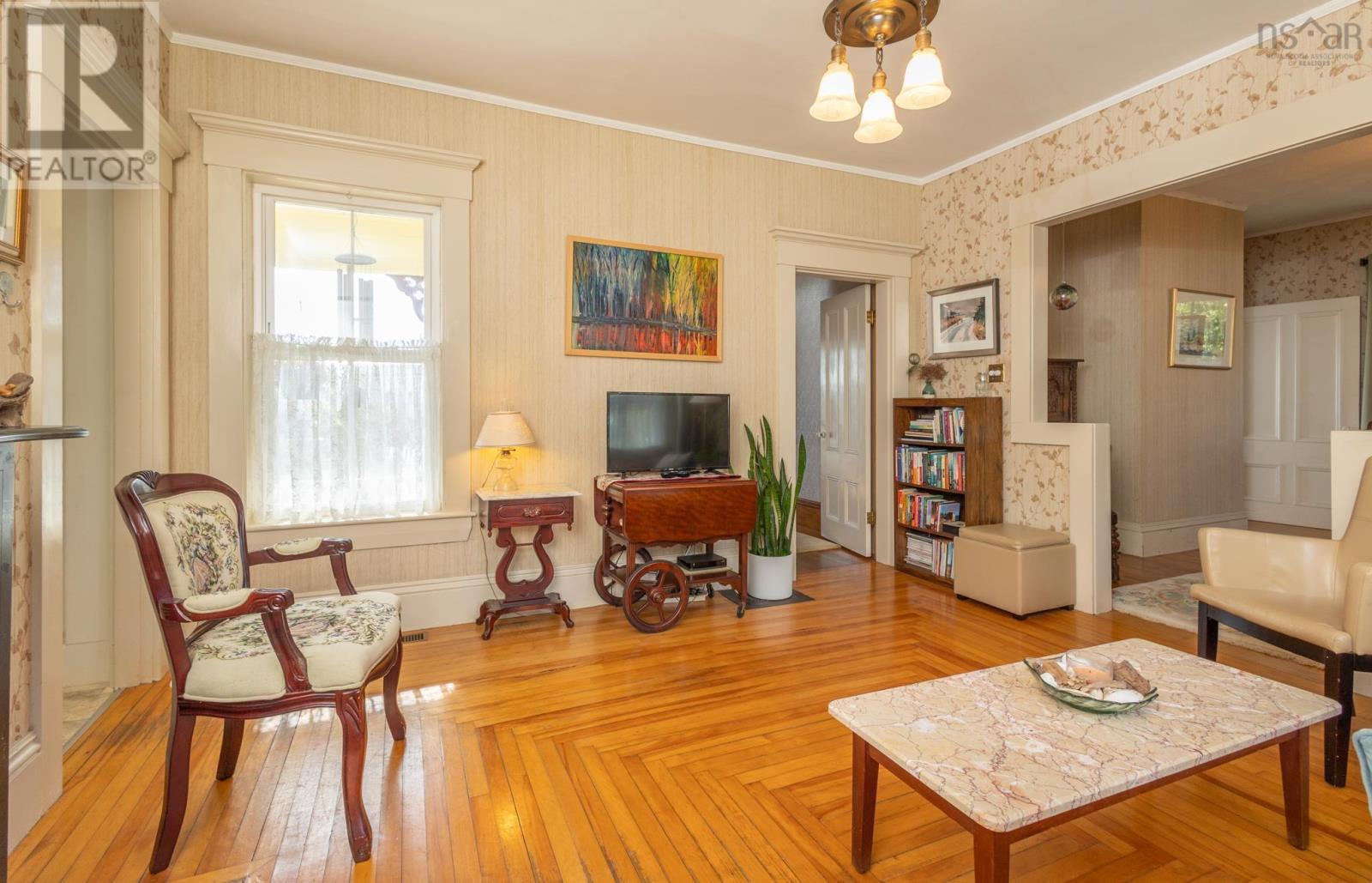 50 Albert Street, Yarmouth, Nova Scotia  B5A 3N7 - Photo 10 - 202502001