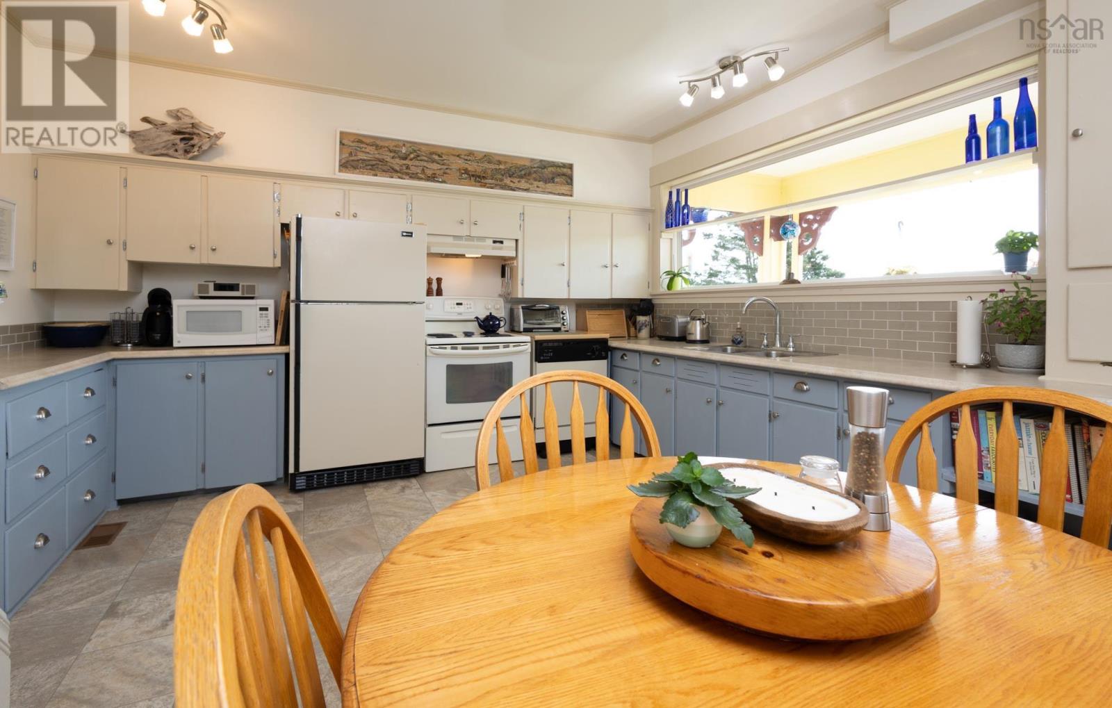 50 Albert Street, Yarmouth, Nova Scotia  B5A 3N7 - Photo 6 - 202502001