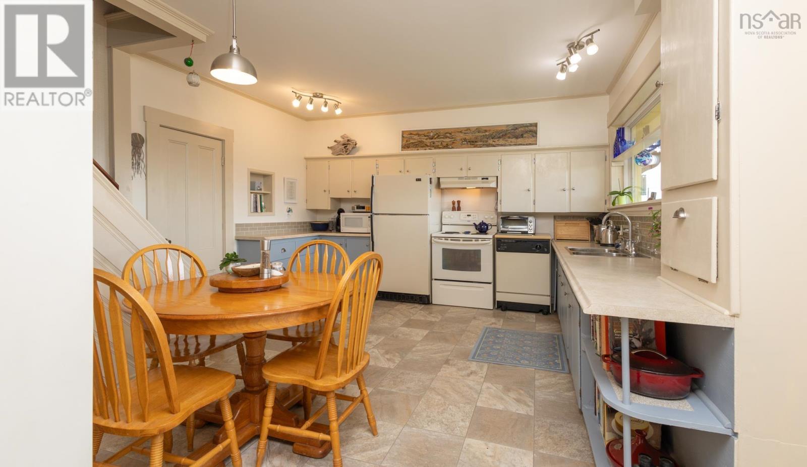 50 Albert Street, Yarmouth, Nova Scotia  B5A 3N7 - Photo 7 - 202502001