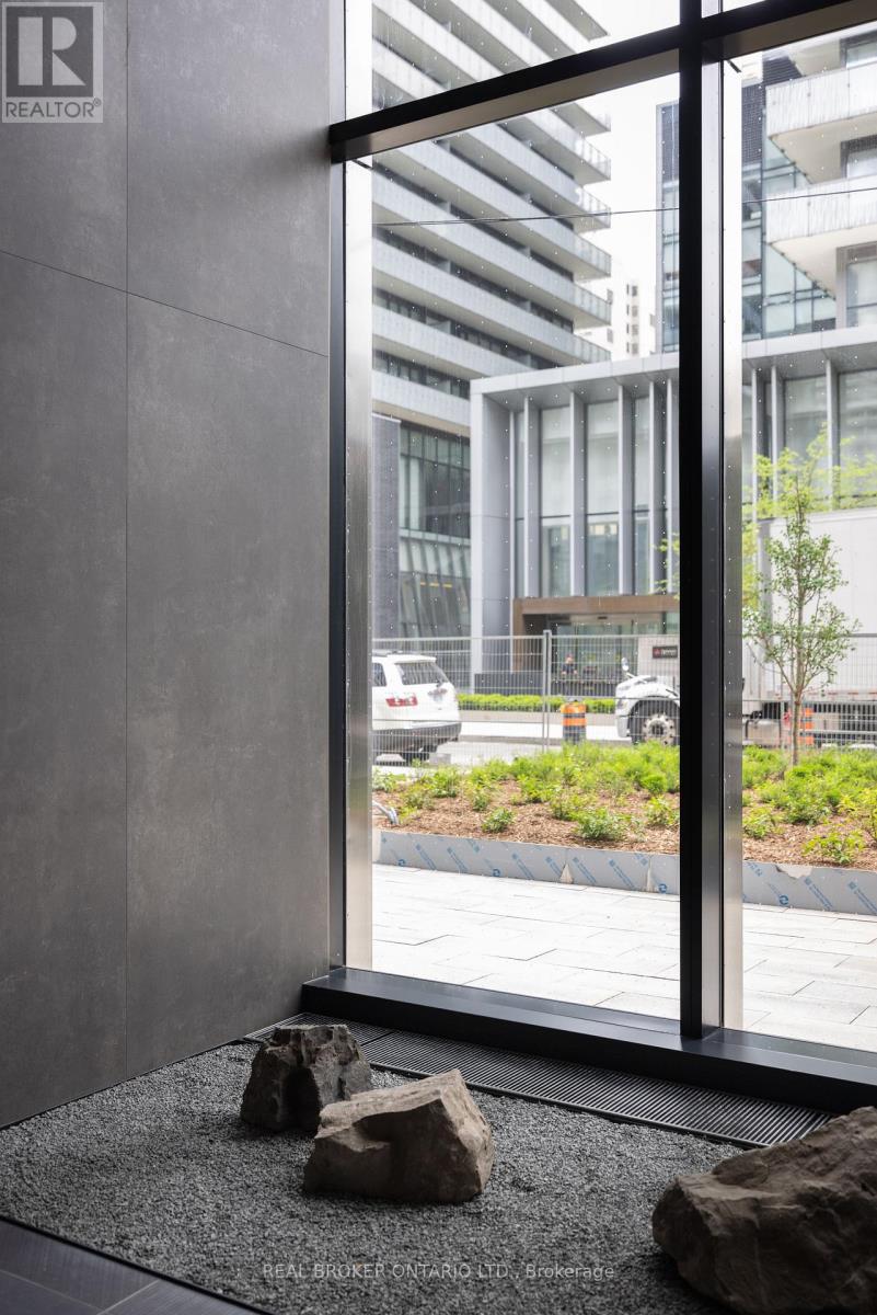 Property at 2206 - 55 CHARLES STREET E image 3