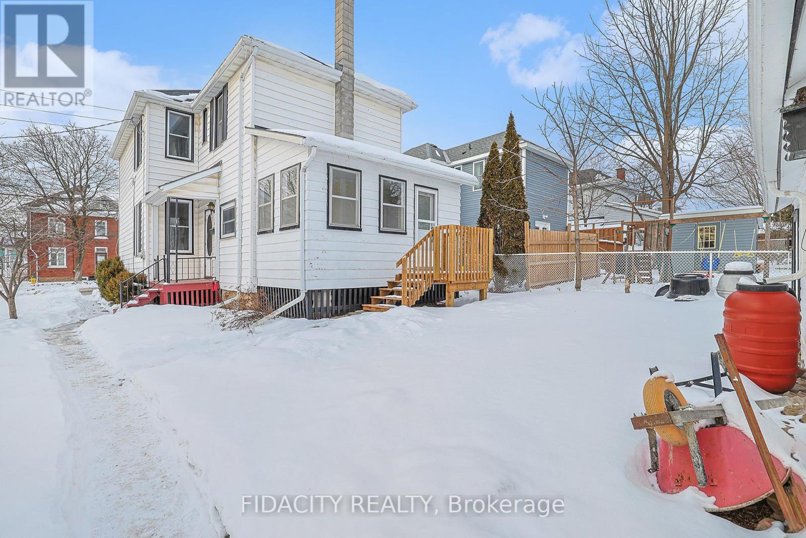 115 CHAMBERS STREET Smiths Falls