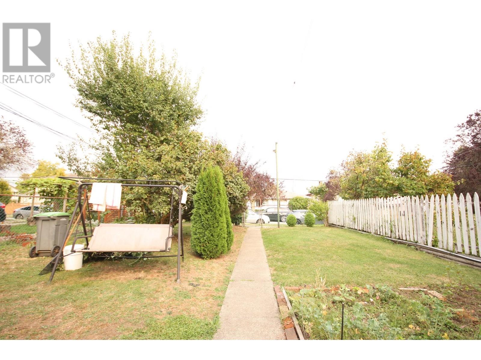 Property at 5011 CHATHAM STREET image 2