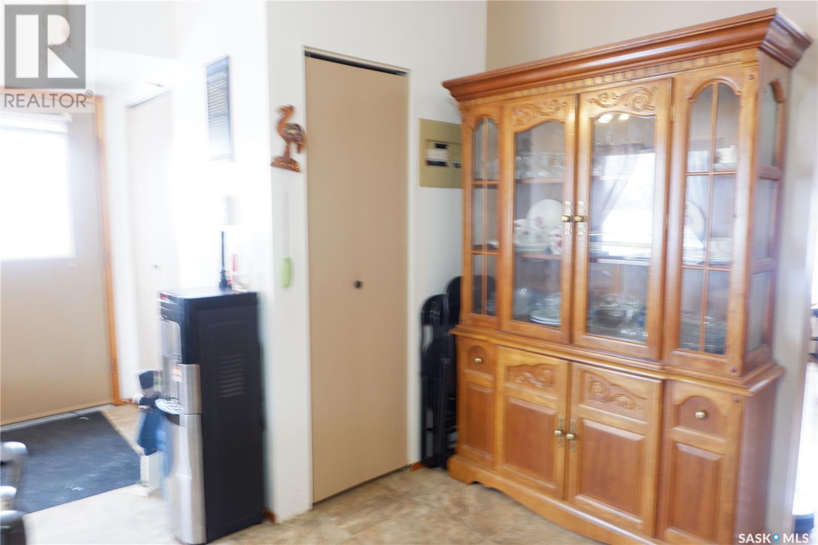 500 5th Avenue W, Assiniboia, Saskatchewan  S0H 0B0 - Photo 6 - SK995720