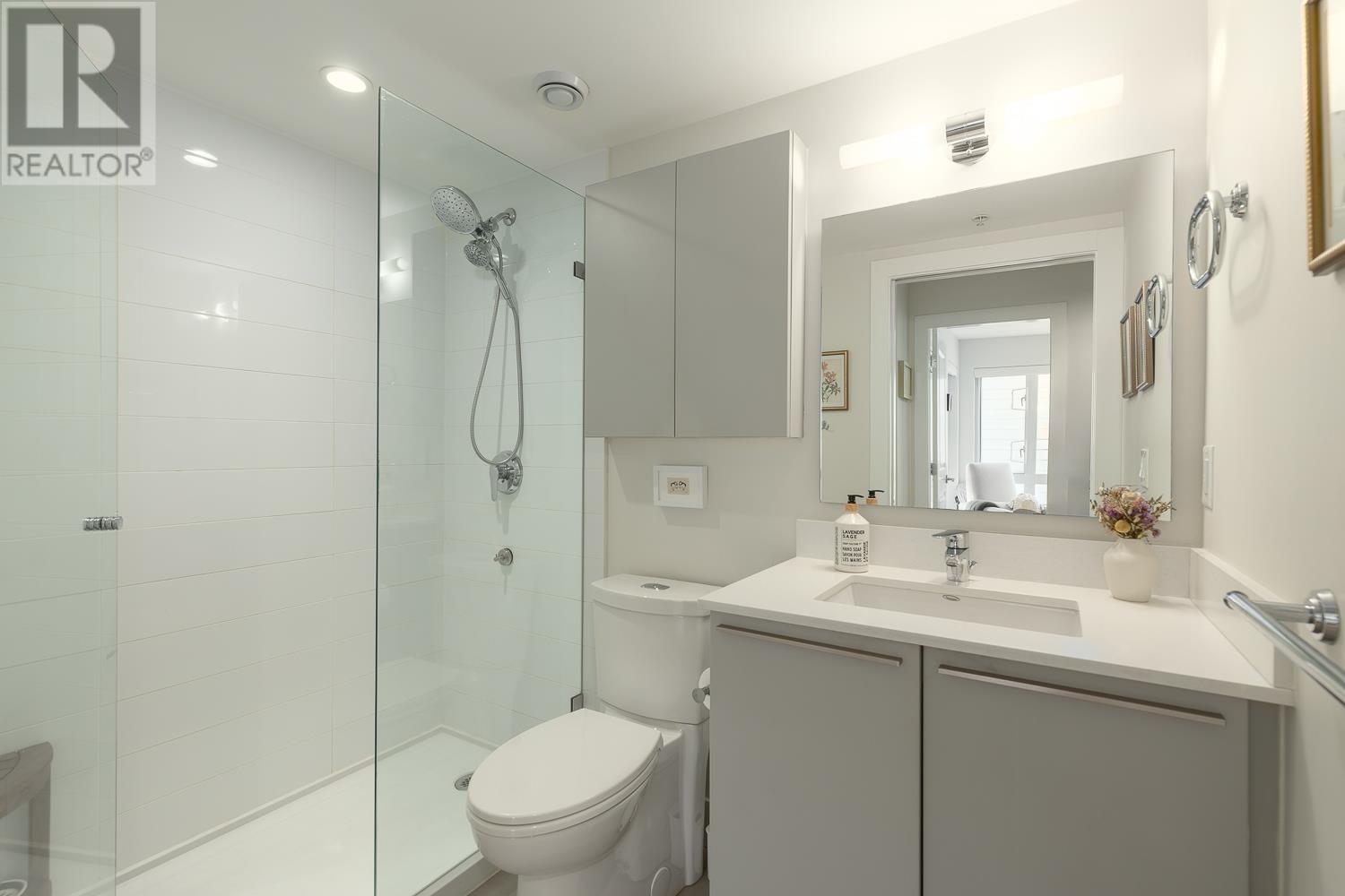 Listing Picture 15 of 19 : 307 1661 E 2ND AVENUE, Vancouver / 溫哥華 - 魯藝地產 Yvonne Lu Group - MLS Medallion Club Member