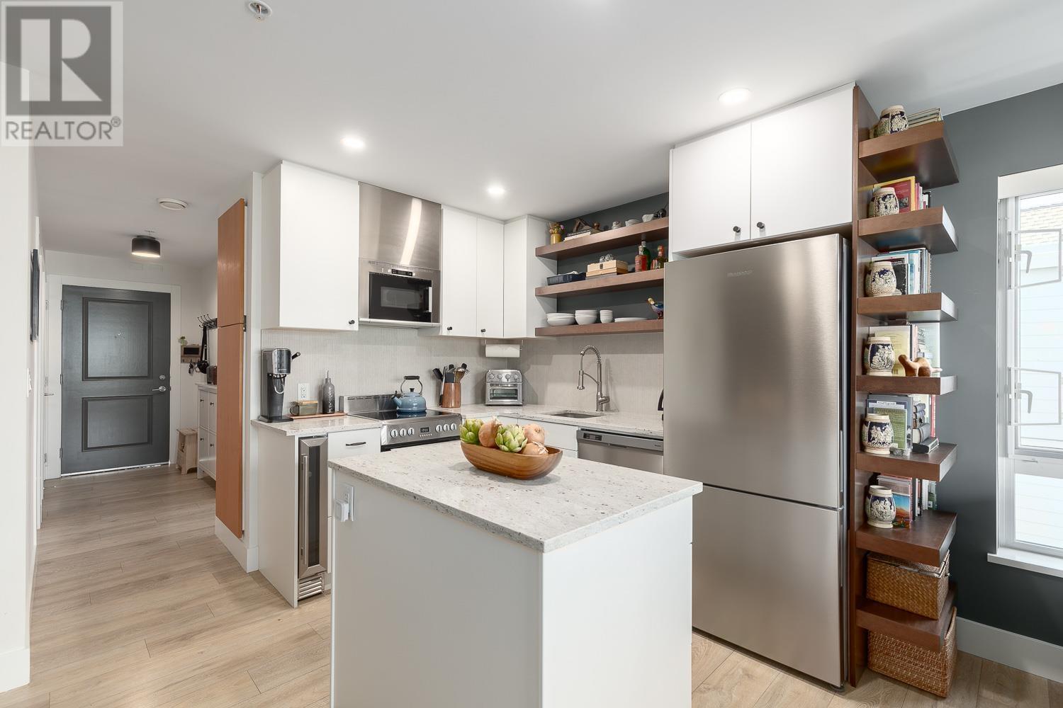 Listing Picture 2 of 19 : 307 1661 E 2ND AVENUE, Vancouver / 溫哥華 - 魯藝地產 Yvonne Lu Group - MLS Medallion Club Member