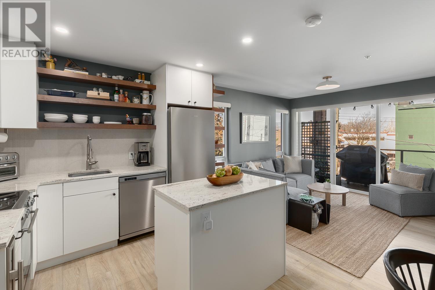 Listing Picture 3 of 19 : 307 1661 E 2ND AVENUE, Vancouver / 溫哥華 - 魯藝地產 Yvonne Lu Group - MLS Medallion Club Member