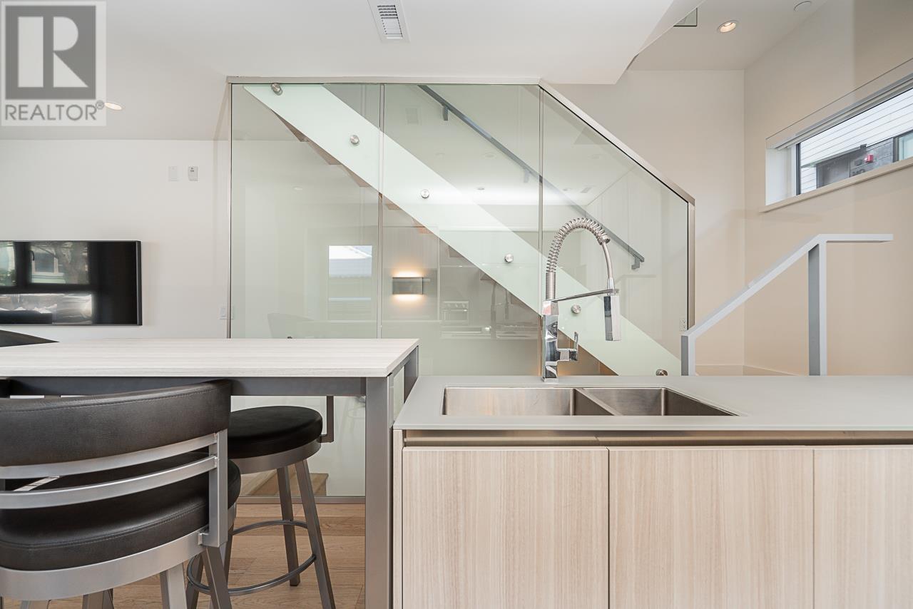 158 W Woodstock Avenue, Vancouver, British Columbia  V5Y 0N1 - Photo 10 - R2966630