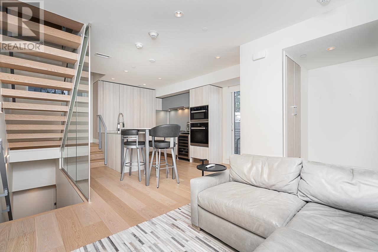 158 W Woodstock Avenue, Vancouver, British Columbia  V5Y 0N1 - Photo 4 - R2966630