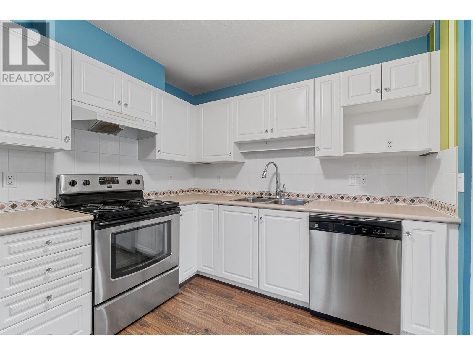 Property at 503 22233 RIVER ROAD image 4