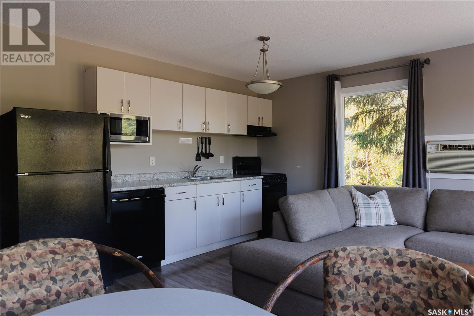 Property at 827 Lakeview DRIVE image 3