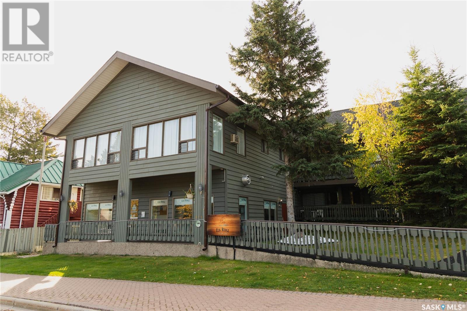 Property at 827 Lakeview DRIVE image 1
