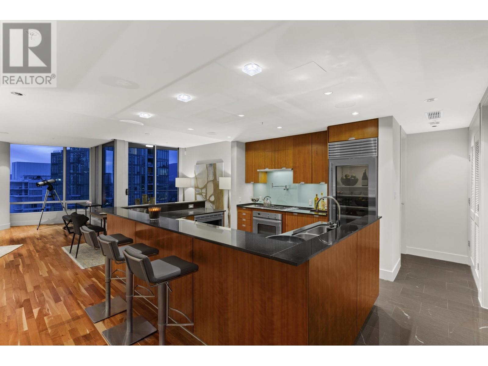 Listing Picture 37 of 40 : 2803 1077 W CORDOVA STREET, Vancouver / 溫哥華 - 魯藝地產 Yvonne Lu Group - MLS Medallion Club Member