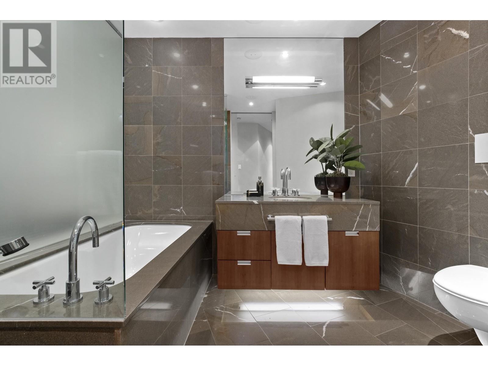 Listing Picture 38 of 40 : 2803 1077 W CORDOVA STREET, Vancouver / 溫哥華 - 魯藝地產 Yvonne Lu Group - MLS Medallion Club Member