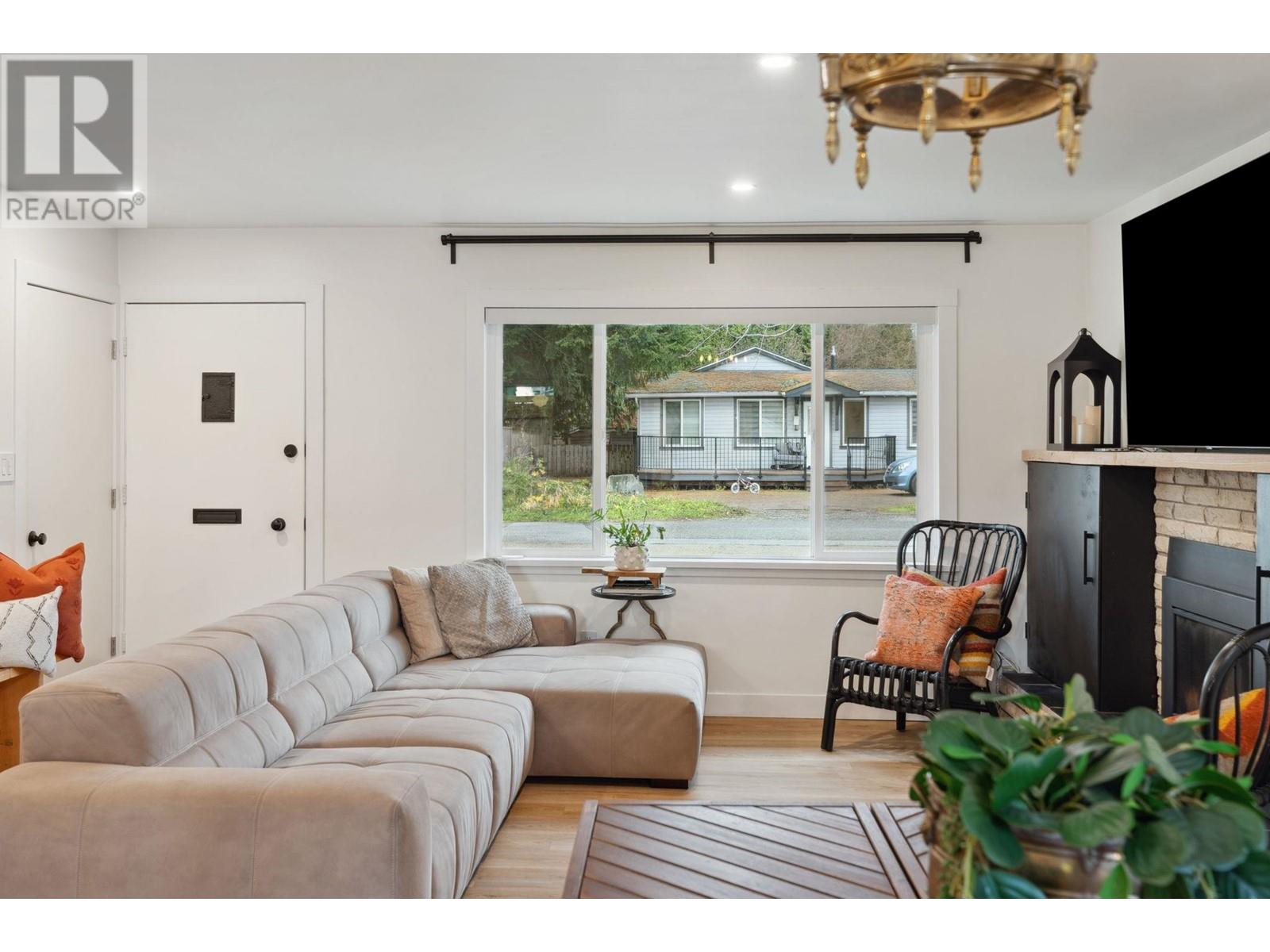 20368 Kent Street, Maple Ridge, British Columbia  V2X 1A6 - Photo 3 - R2966250