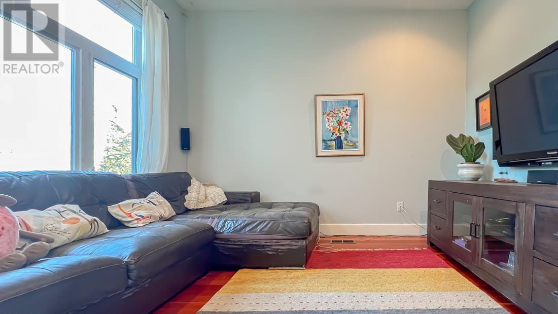 Listing Picture 9 of 39 : 420 E 36TH AVENUE, Vancouver / 溫哥華 - 魯藝地產 Yvonne Lu Group - MLS Medallion Club Member