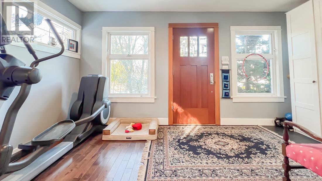 Listing Picture 3 of 39 : 420 E 36TH AVENUE, Vancouver / 溫哥華 - 魯藝地產 Yvonne Lu Group - MLS Medallion Club Member