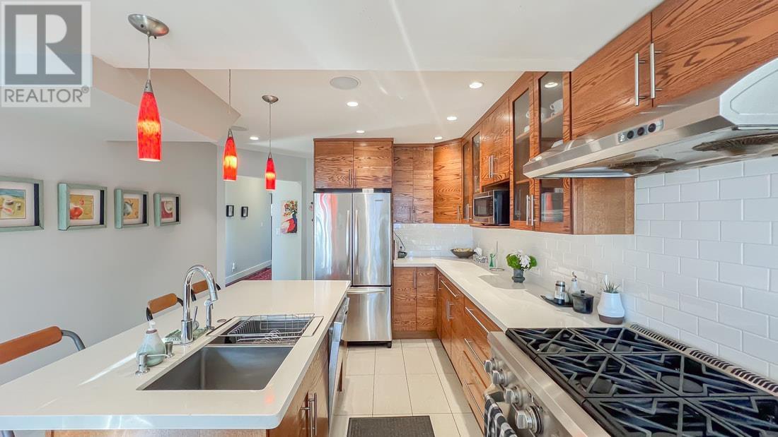 Listing Picture 11 of 39 : 420 E 36TH AVENUE, Vancouver / 溫哥華 - 魯藝地產 Yvonne Lu Group - MLS Medallion Club Member