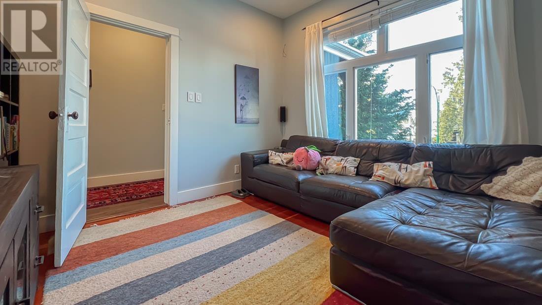 Listing Picture 10 of 39 : 420 E 36TH AVENUE, Vancouver / 溫哥華 - 魯藝地產 Yvonne Lu Group - MLS Medallion Club Member