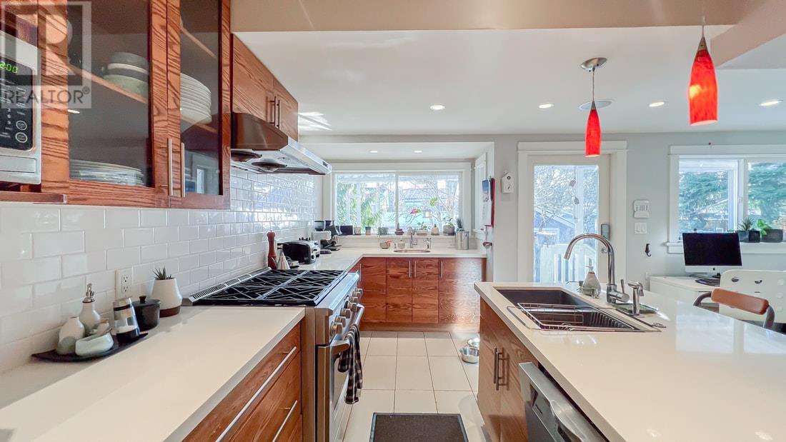 Listing Picture 12 of 39 : 420 E 36TH AVENUE, Vancouver / 溫哥華 - 魯藝地產 Yvonne Lu Group - MLS Medallion Club Member